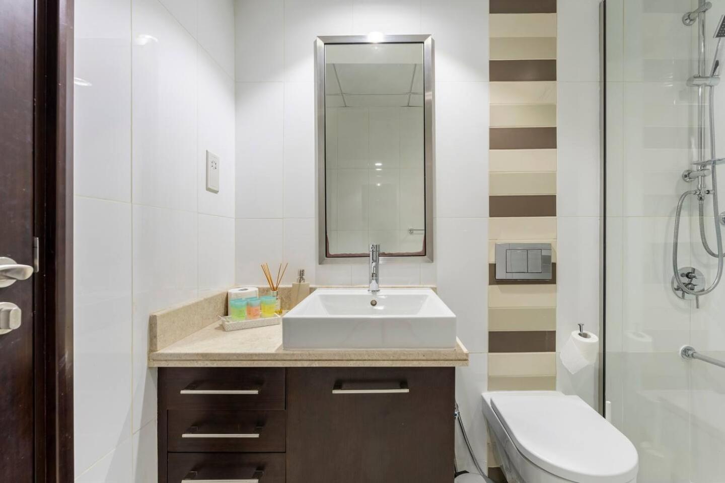 1bedroom Lux Burj Khalifa View Apartment Dubai