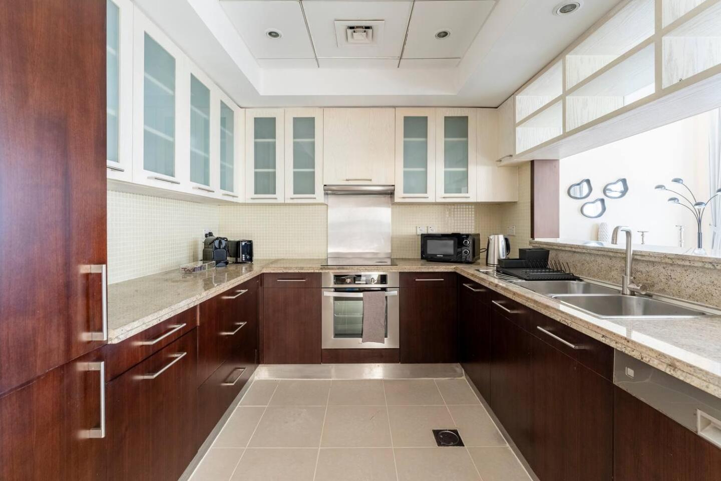1bedroom Lux Burj Khalifa View Apartment Dubai